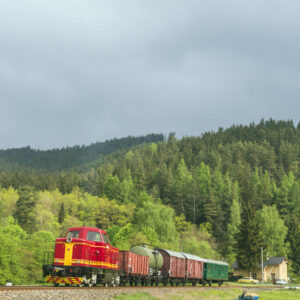 Kalendář nástěnný "Moderní trakce" 2026 /vertikální/